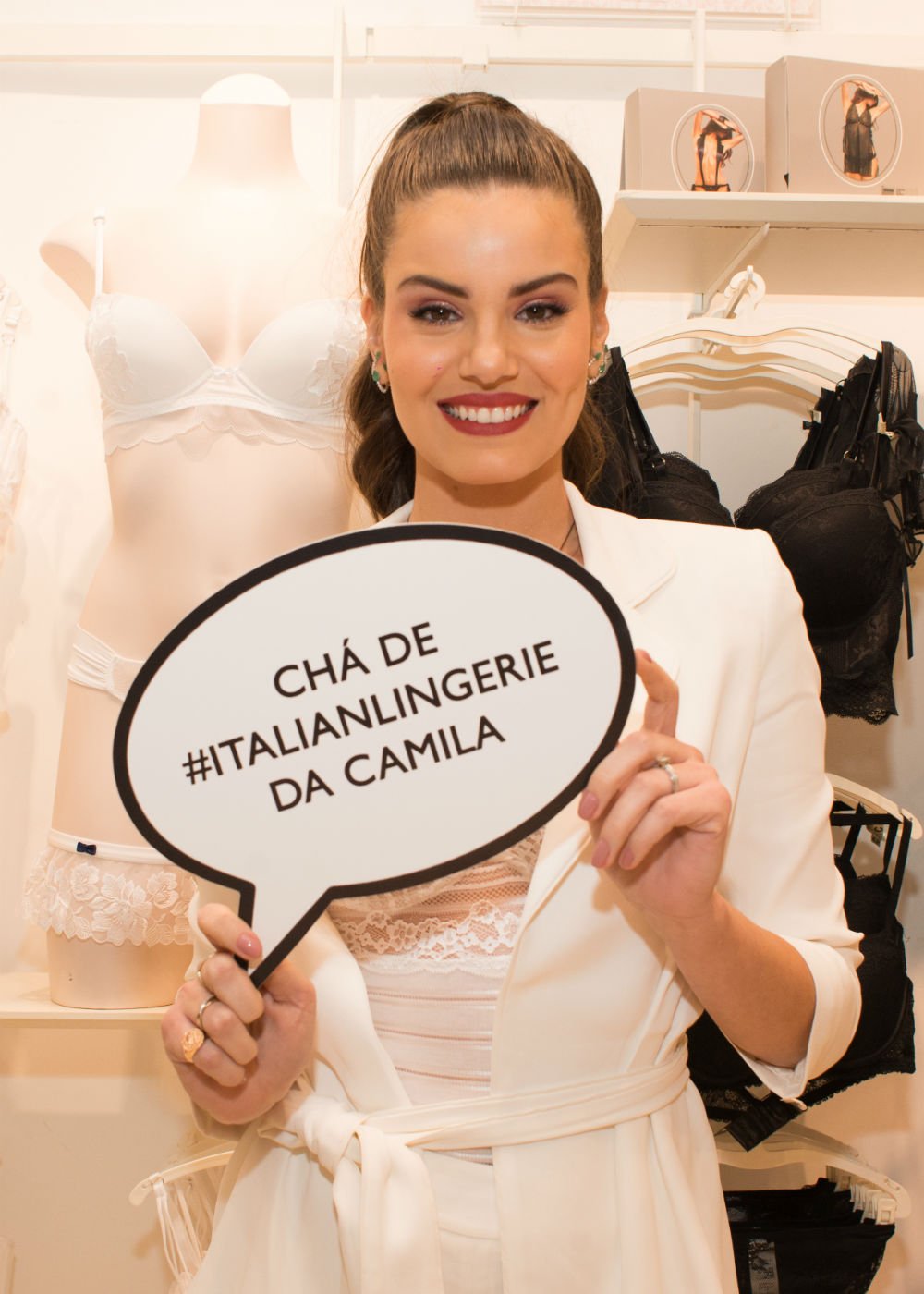 Chá de lingerie de Camila Queiroz foi versão mais prática da festa: veja os  detalhes - Mulher