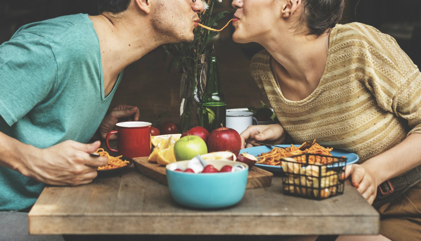 Ter um namorado pode te fazer ganhar até 8 kg no primeiro ano de  relacionamento - Mulher