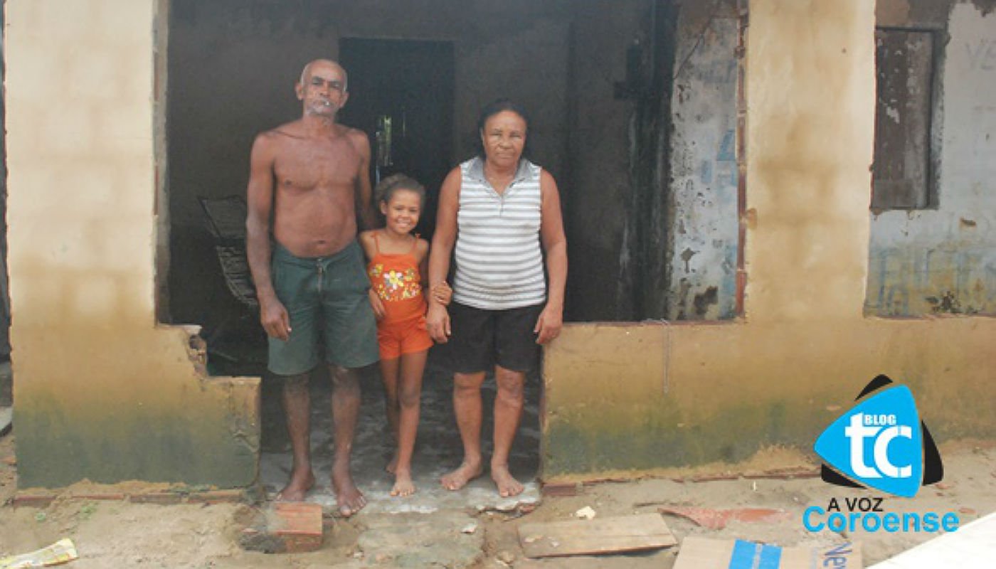 Em vez de pegar brinquedos e roupas, menina escolhe salvar livros em  enchente - Mulher